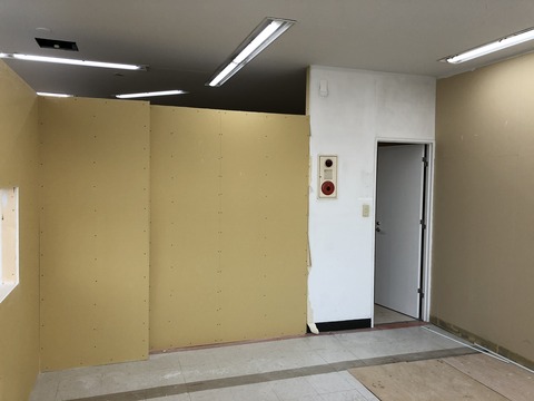 5 北海道　苫小牧市　テナント改修工事　テナント塗装　住宅塗装　屋根塗装　ホームタンク　雨漏り　防水工事