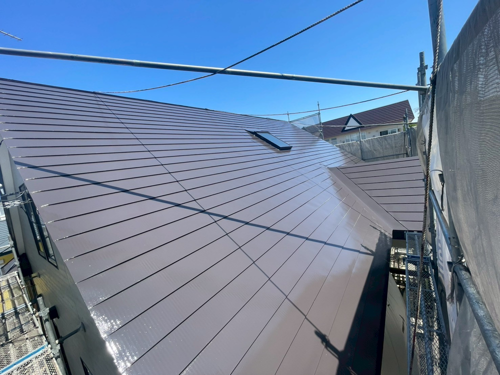 ニシムラ塗装が実際にガルバリウム鋼板屋根を施工した際の画像
