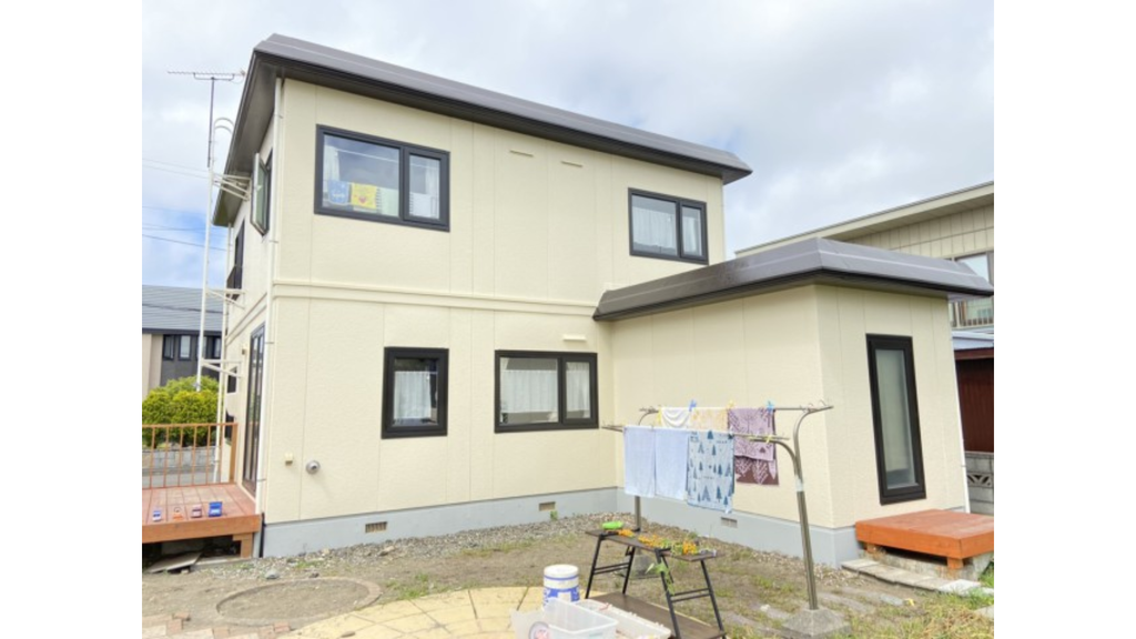 パラペット屋根を採用した住宅の外観（苫小牧市T様邸の施工事例）